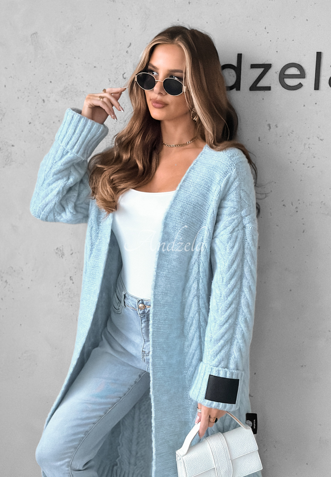 Lange Strickjacke mit dekorativem Strickmuster Raindrop Reverie Himmelblau