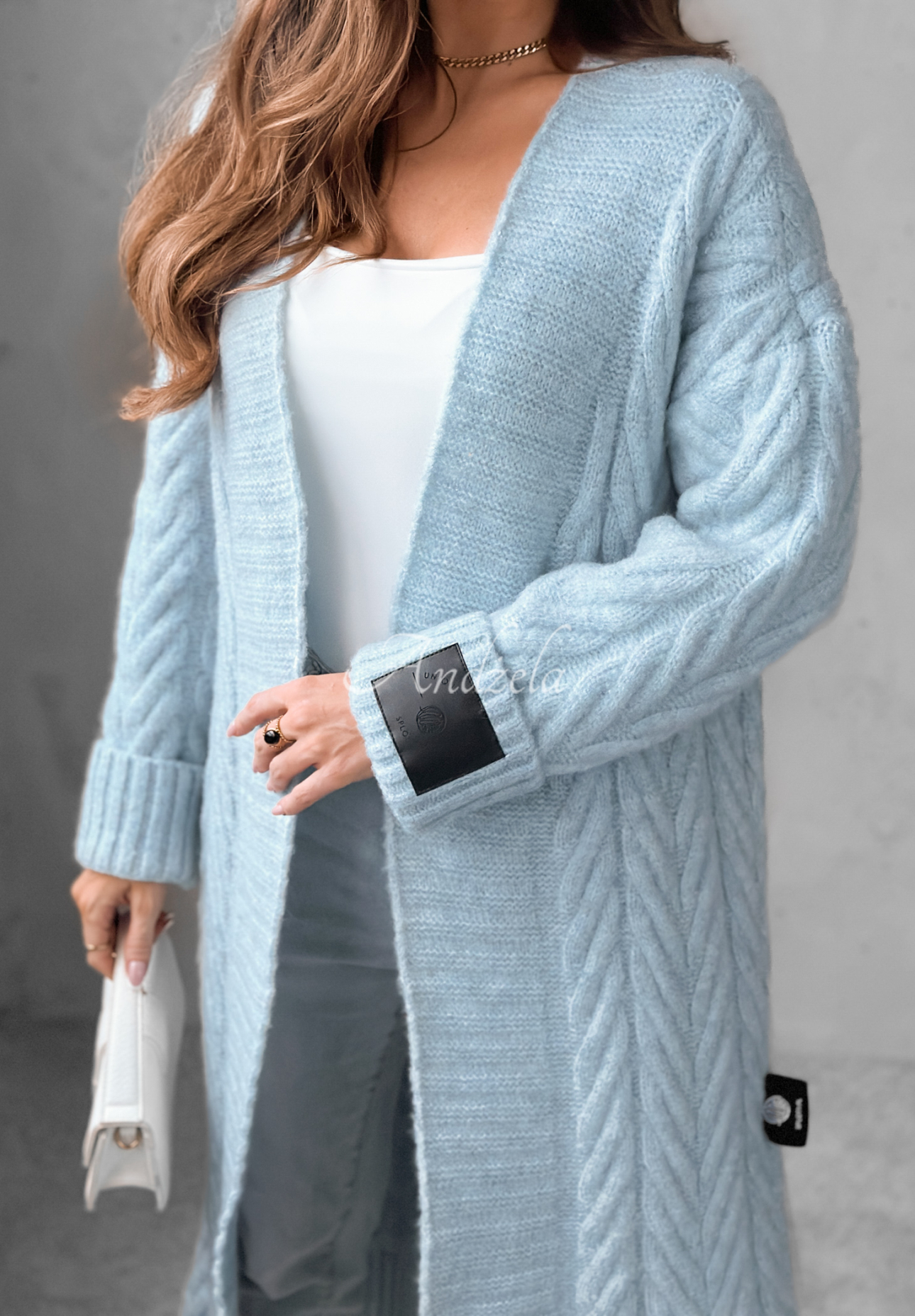 Lange Strickjacke mit dekorativem Strickmuster Raindrop Reverie Himmelblau