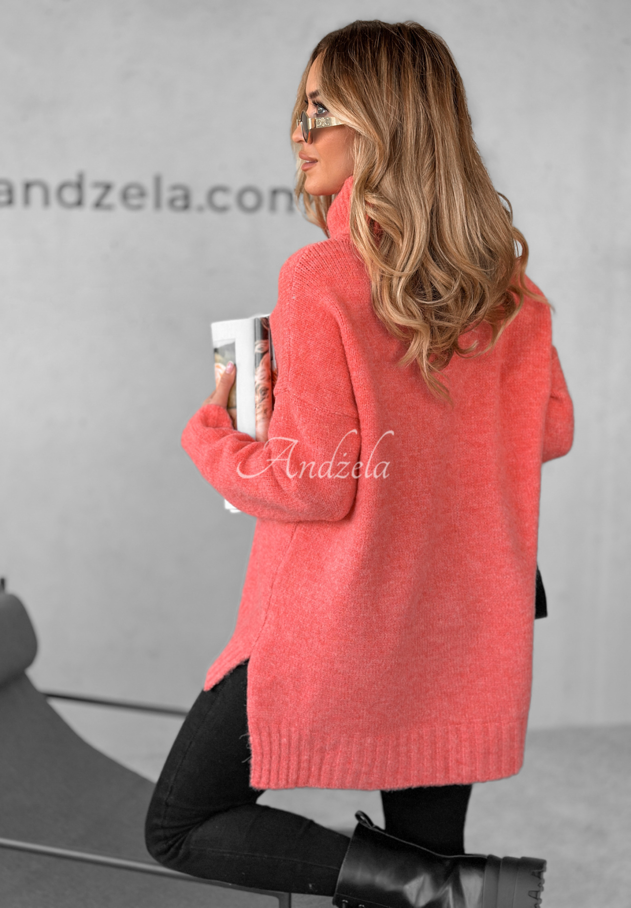 Sweter oversize z golfem Benin koralowy