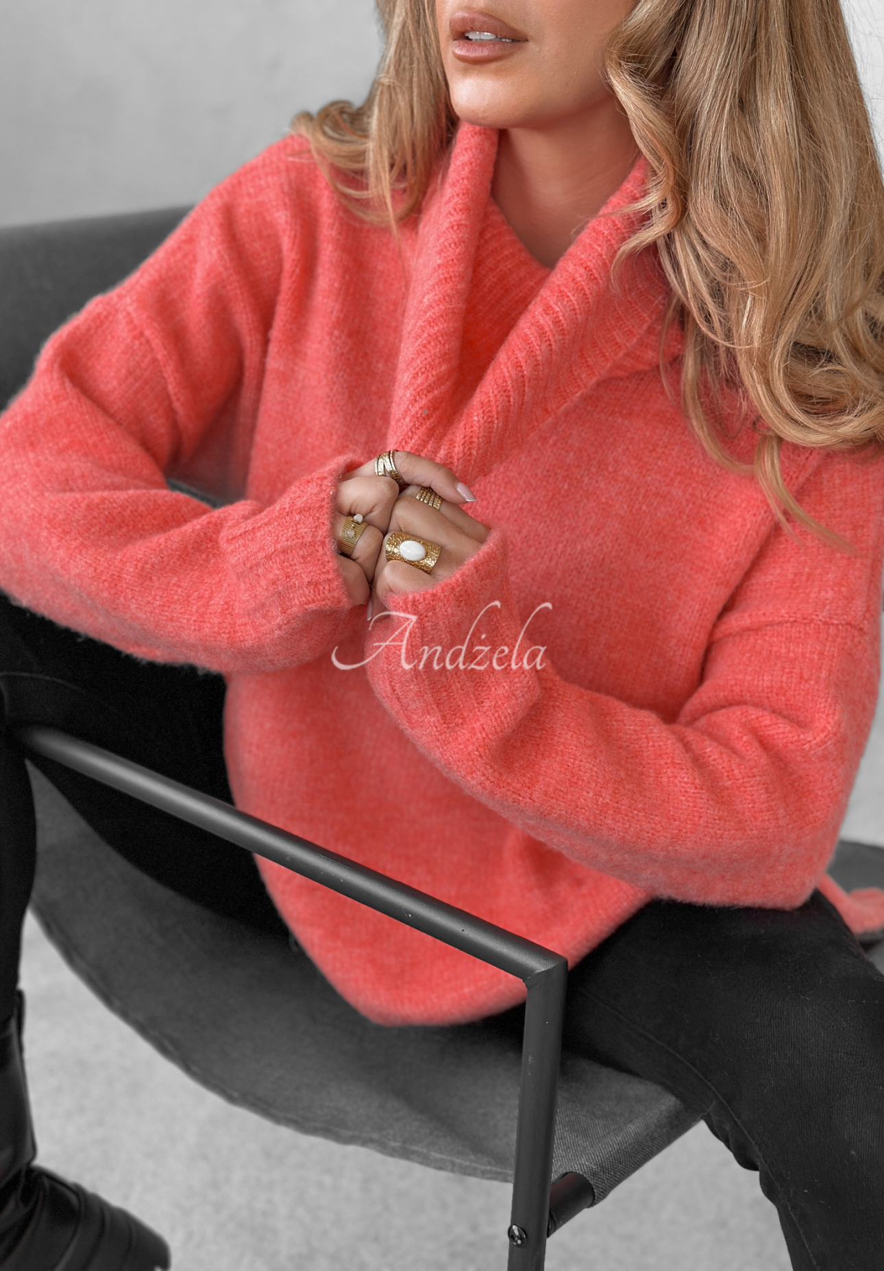 Sweter oversize z golfem Benin koralowy