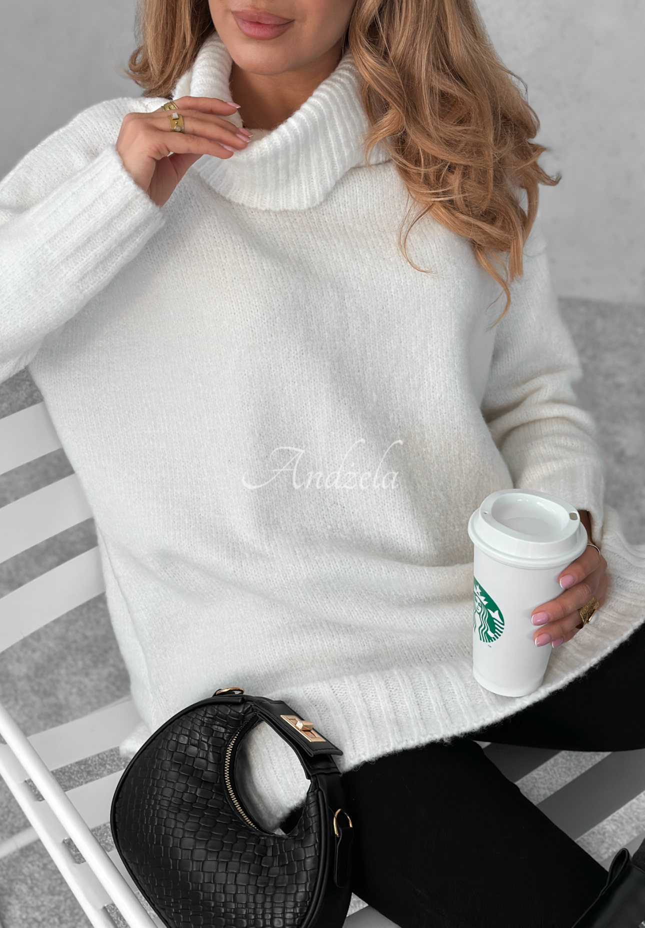 Sweter oversize z golfem Benin ecru