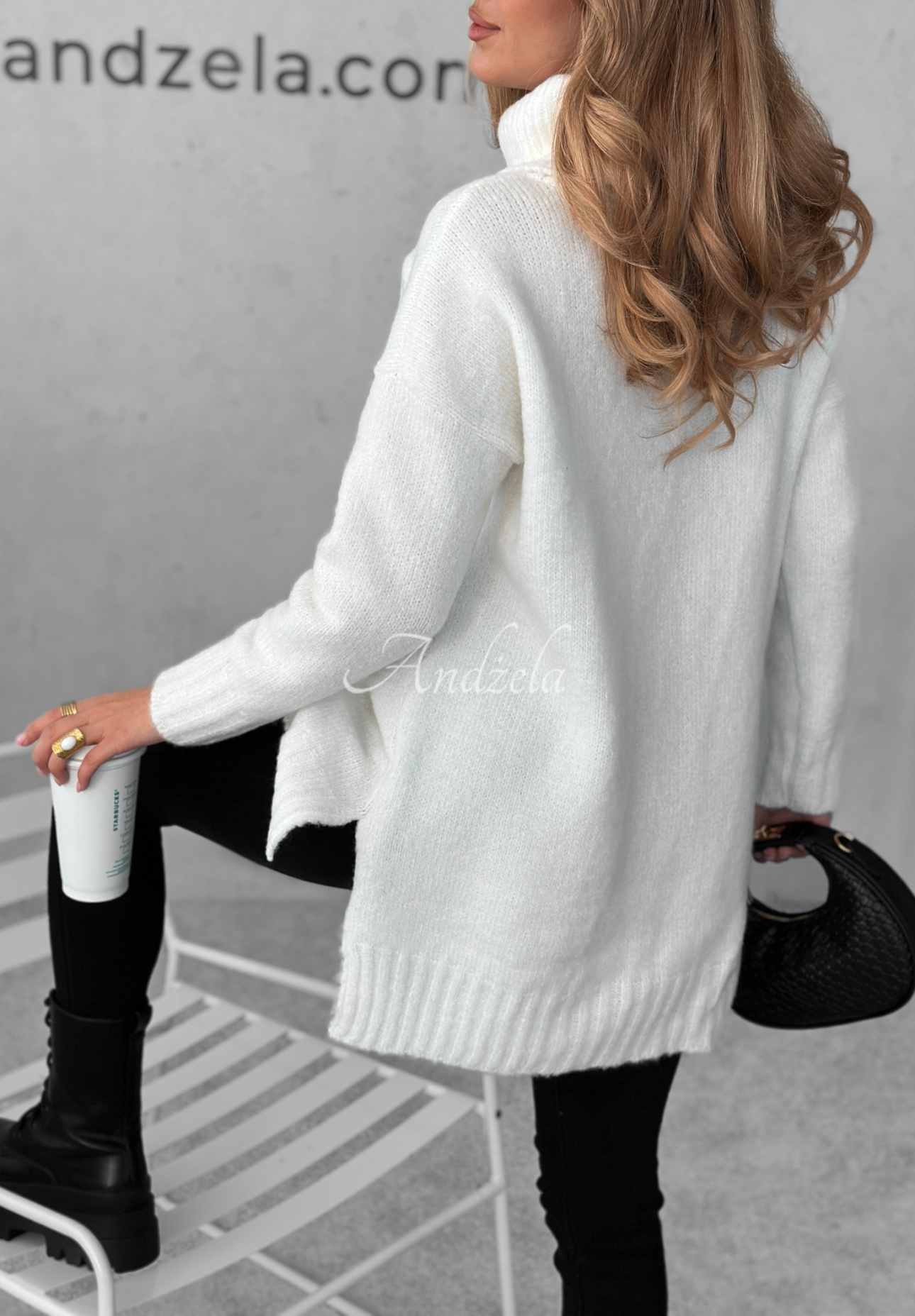 Sweter oversize z golfem Benin ecru