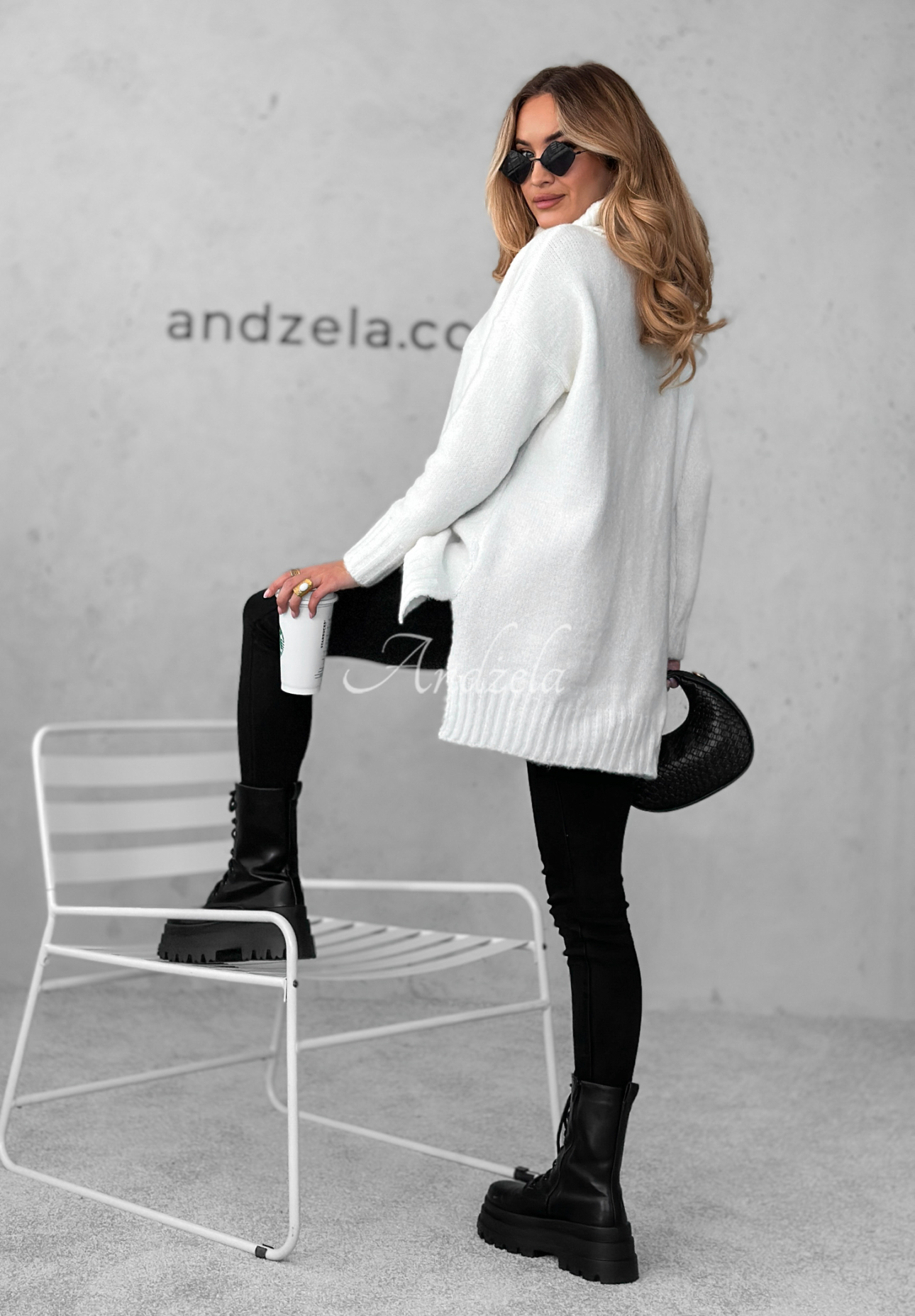 Sweter oversize z golfem Benin ecru