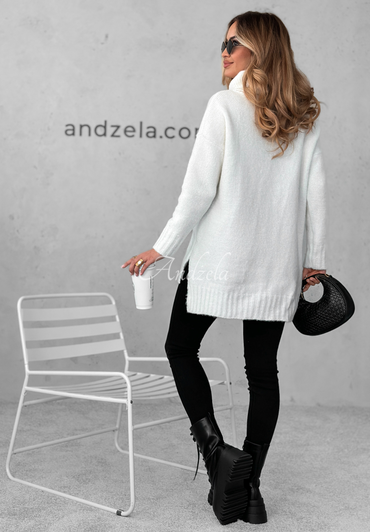 Sweter oversize z golfem Benin ecru