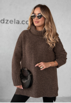 Sweter oversize z golfem Benin czekoladowy