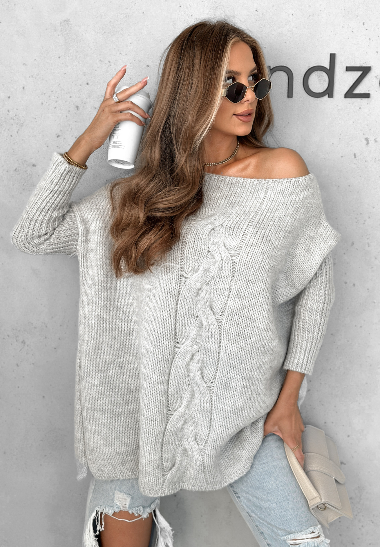 Oversize-Pullover mit dekorativem Strickmuster Batya Grau