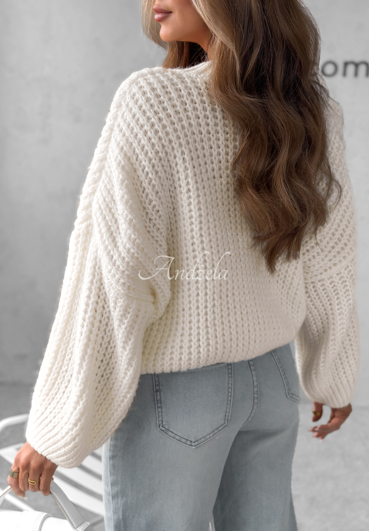 Übergroßer Pullover mit Ausschnitt Fluffy Excellence Ecru