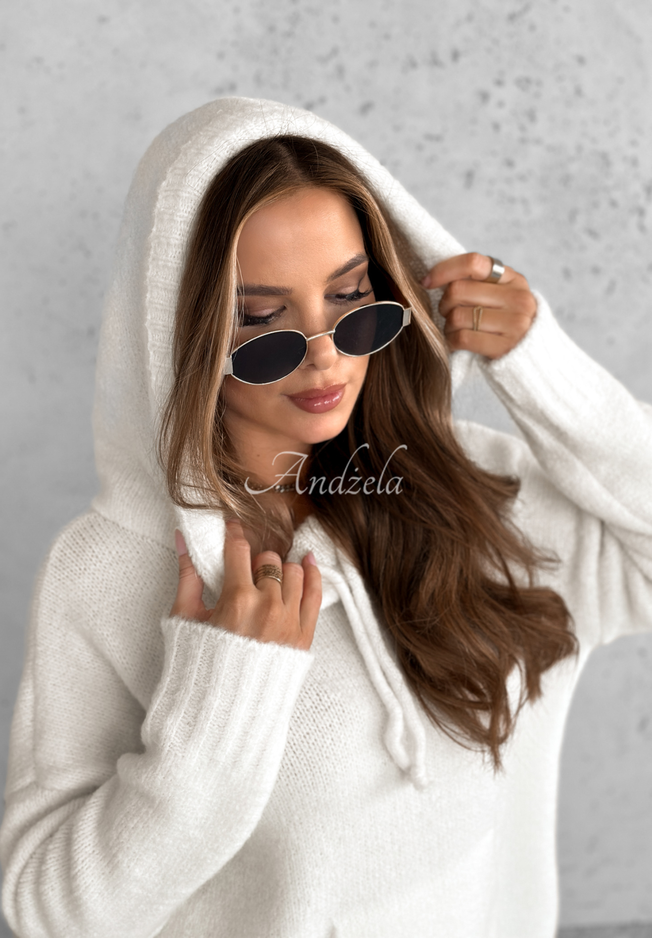 Sweter oversize z kapturem Carra ecru