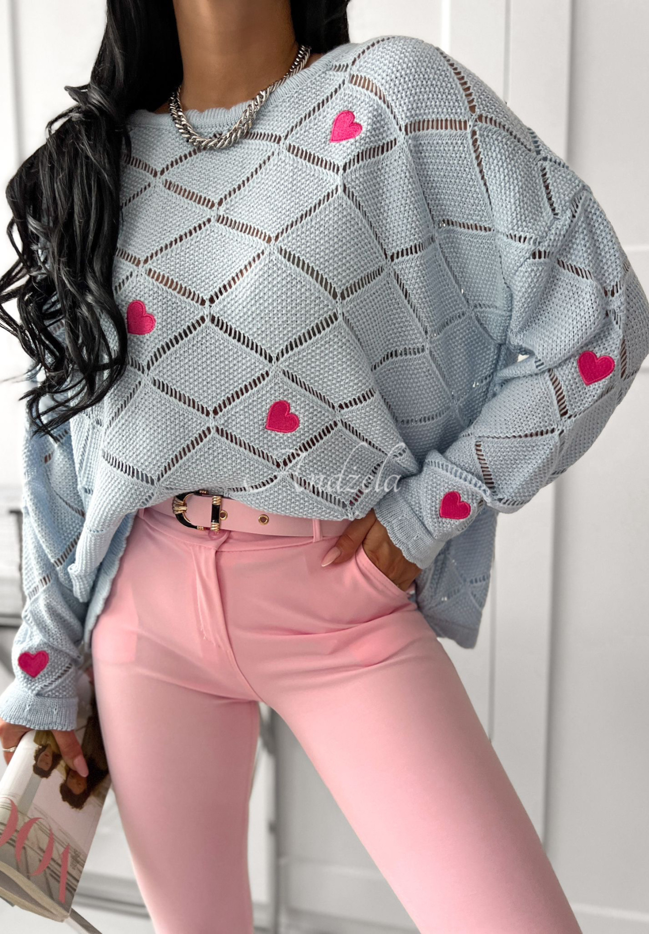 Kurzer durchbrochener Pullover mit Herzen Valentine&#039;s Wishes Himmelblau