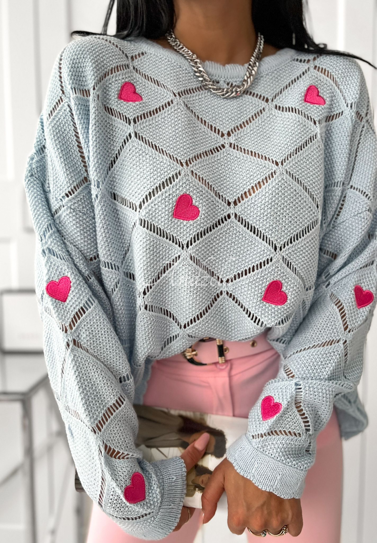 Kurzer durchbrochener Pullover mit Herzen Valentine's Wishes Himmelblau