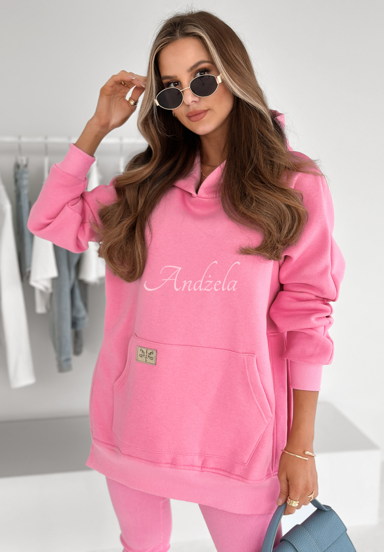 Sweatshirt with pocket and hood Siempre pink