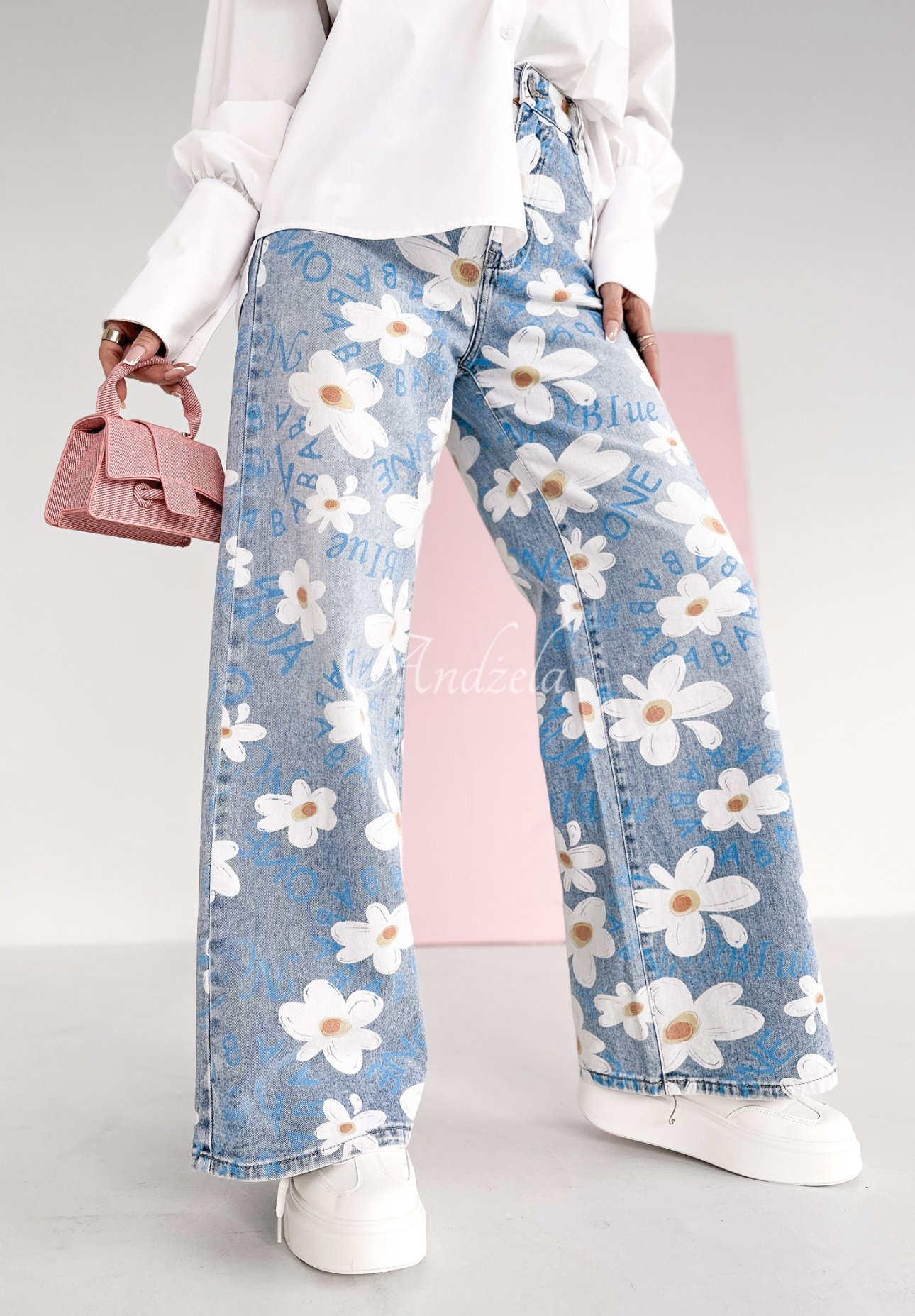 Hose Jeans wide leg w kwiaty Blooming On You Hellblau