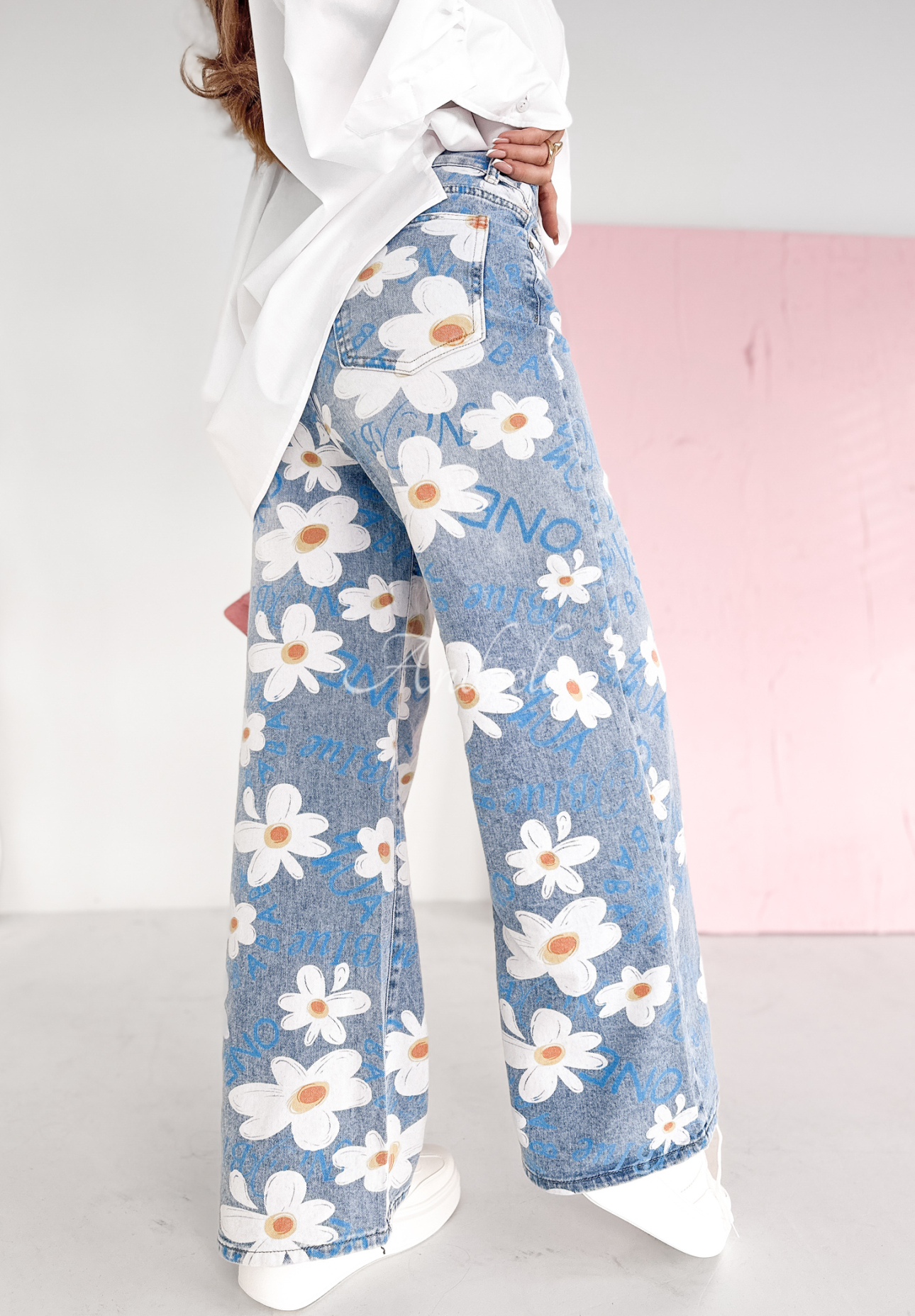 Hose Jeans wide leg w kwiaty Blooming On You Hellblau