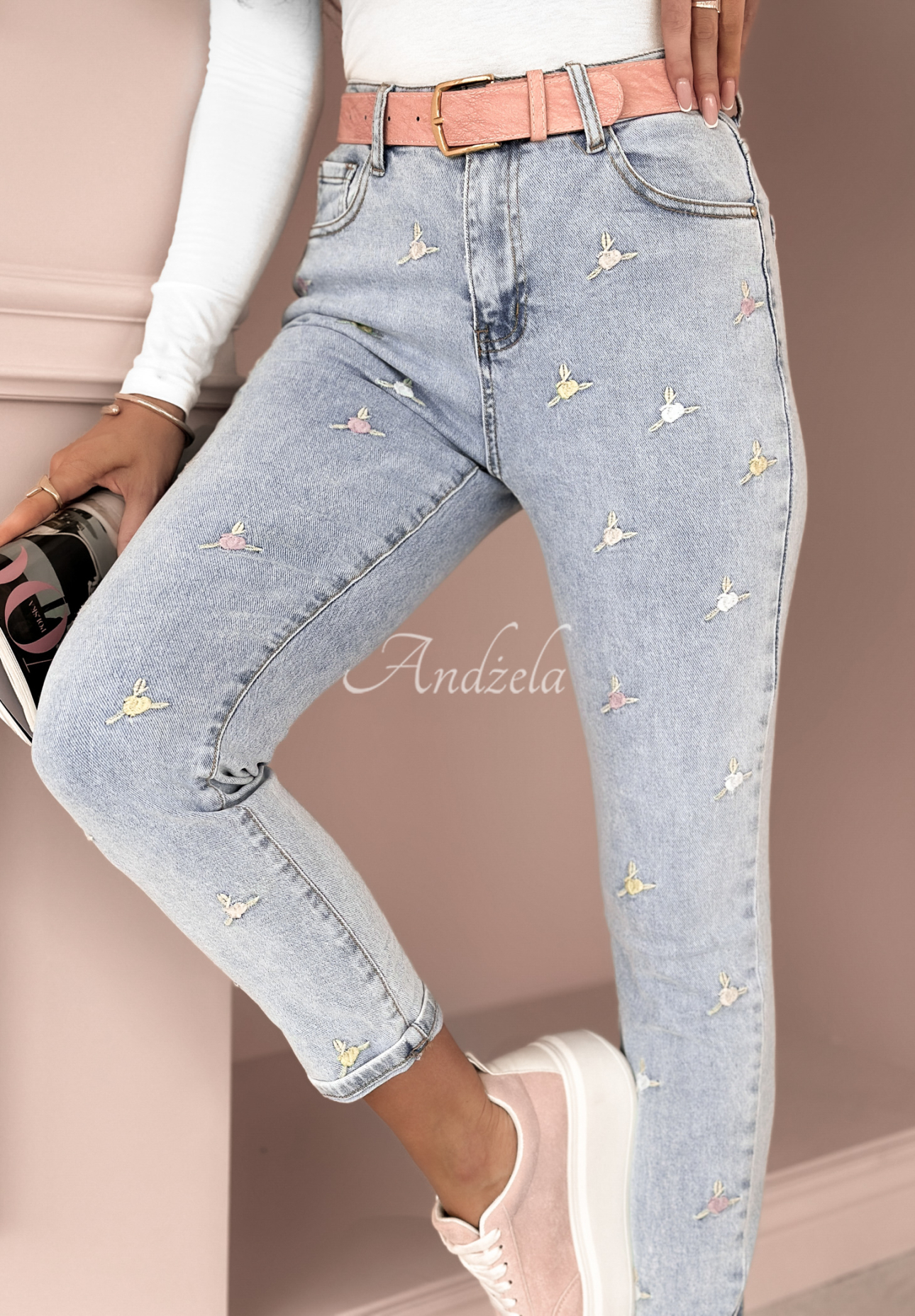 Jeans mit Stickereien Little Flowers Hellblau