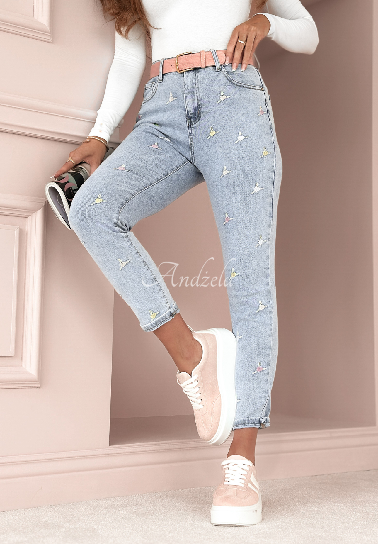 Jeans mit Stickereien Little Flowers Hellblau