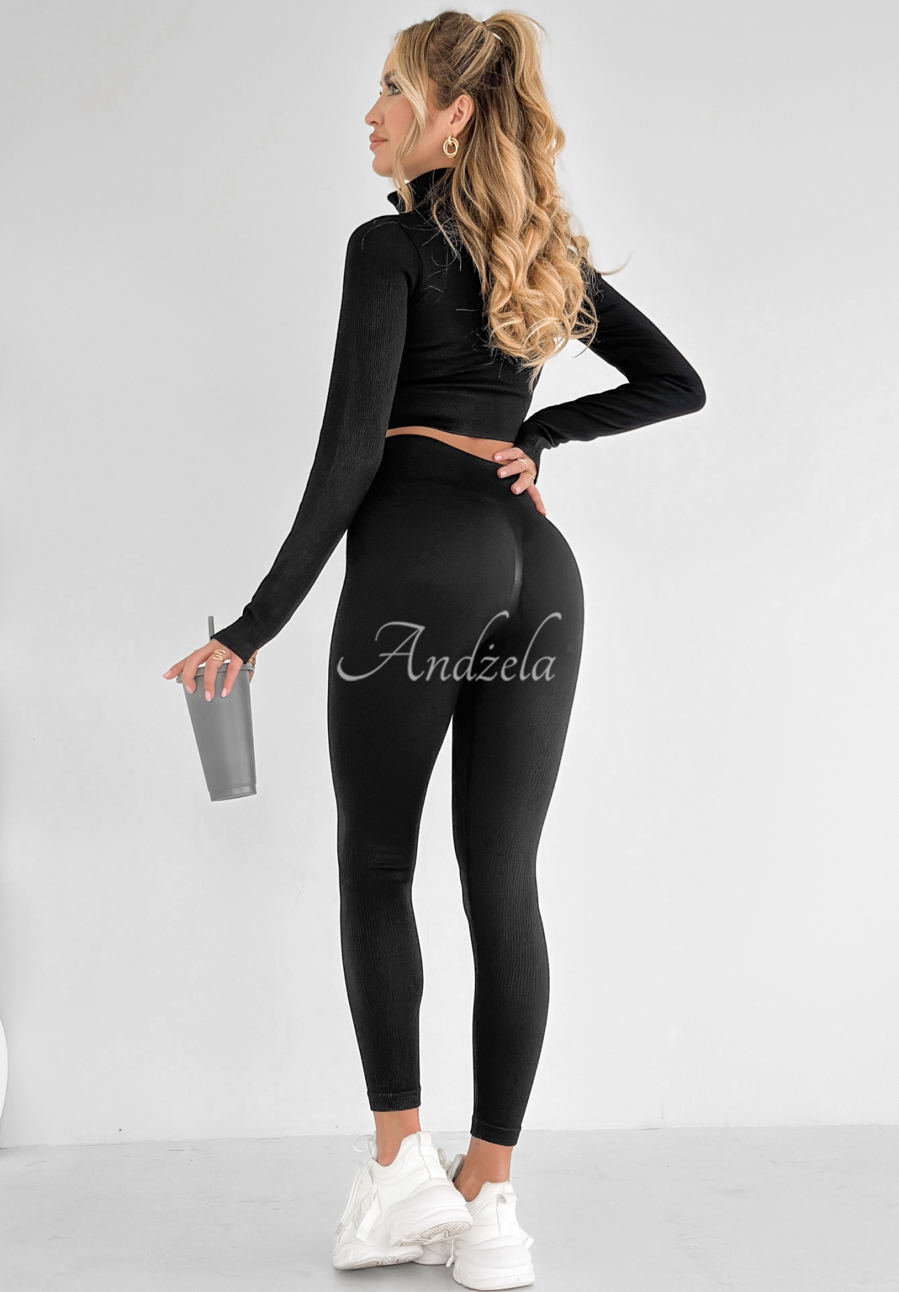 Geripptes Set Bluse und Leggings No Expectations Schwarz