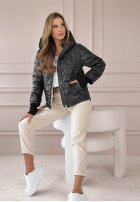 Krótka pikowana kurtka z kapturem Days Are Brighter czarna