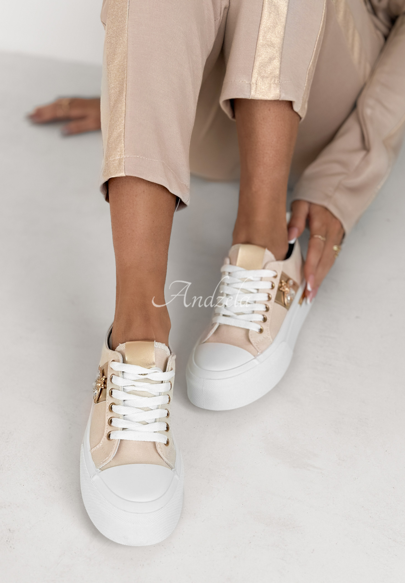 Turnschuhe Find No Words Beige