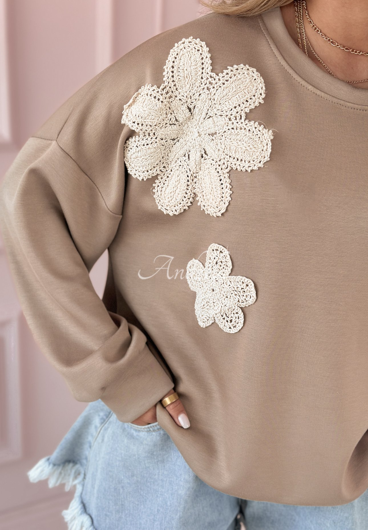 Sweatshirt mit dekorativer Applikation Sense For Flowers Beige