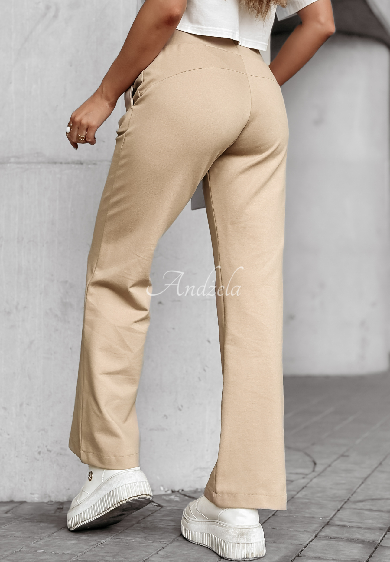 Ausgestellte Stoffhose Can&#039;t Ignore Me Beige