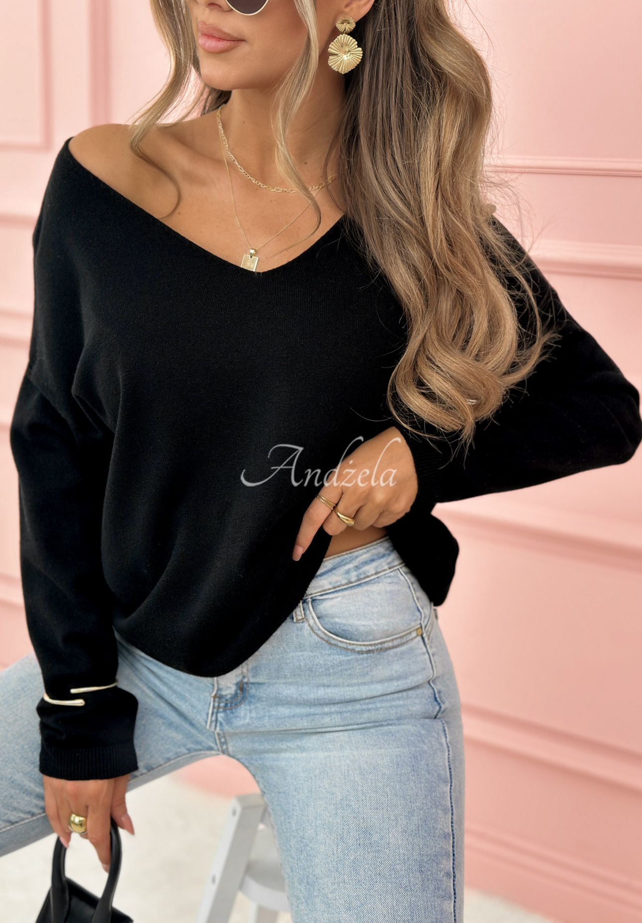 Lightweight sweater with neckline Sensibility black