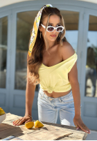 Top z dekoltem Sea And Me bananowy