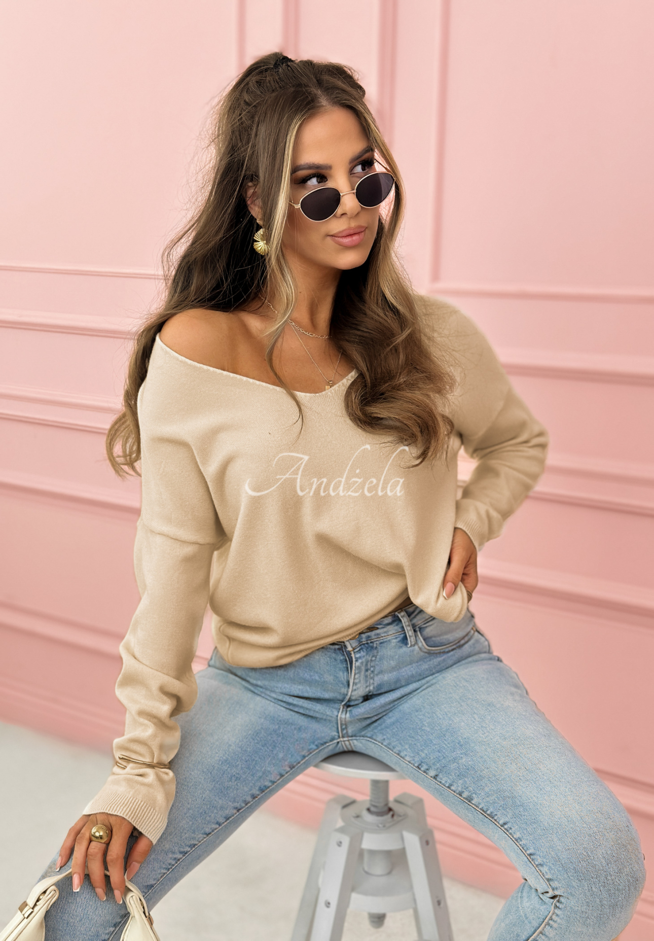 Lightweight sweater with neckline Sensibility beige