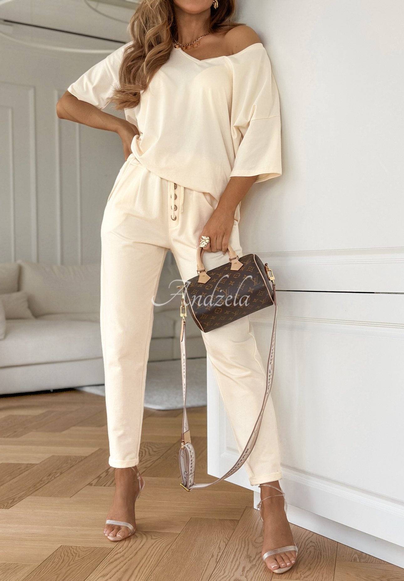 Cascade vanilla oversize T-shirt with v-neck