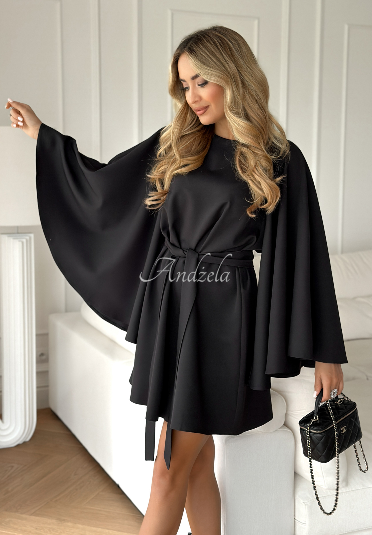 Fledermauskleid in A-Linie mit Gürtel Happiness Magnet Schwarz