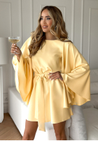 Trapezowa Kleid nietoperz z paskiem Happiness Magnet Bananengelb
