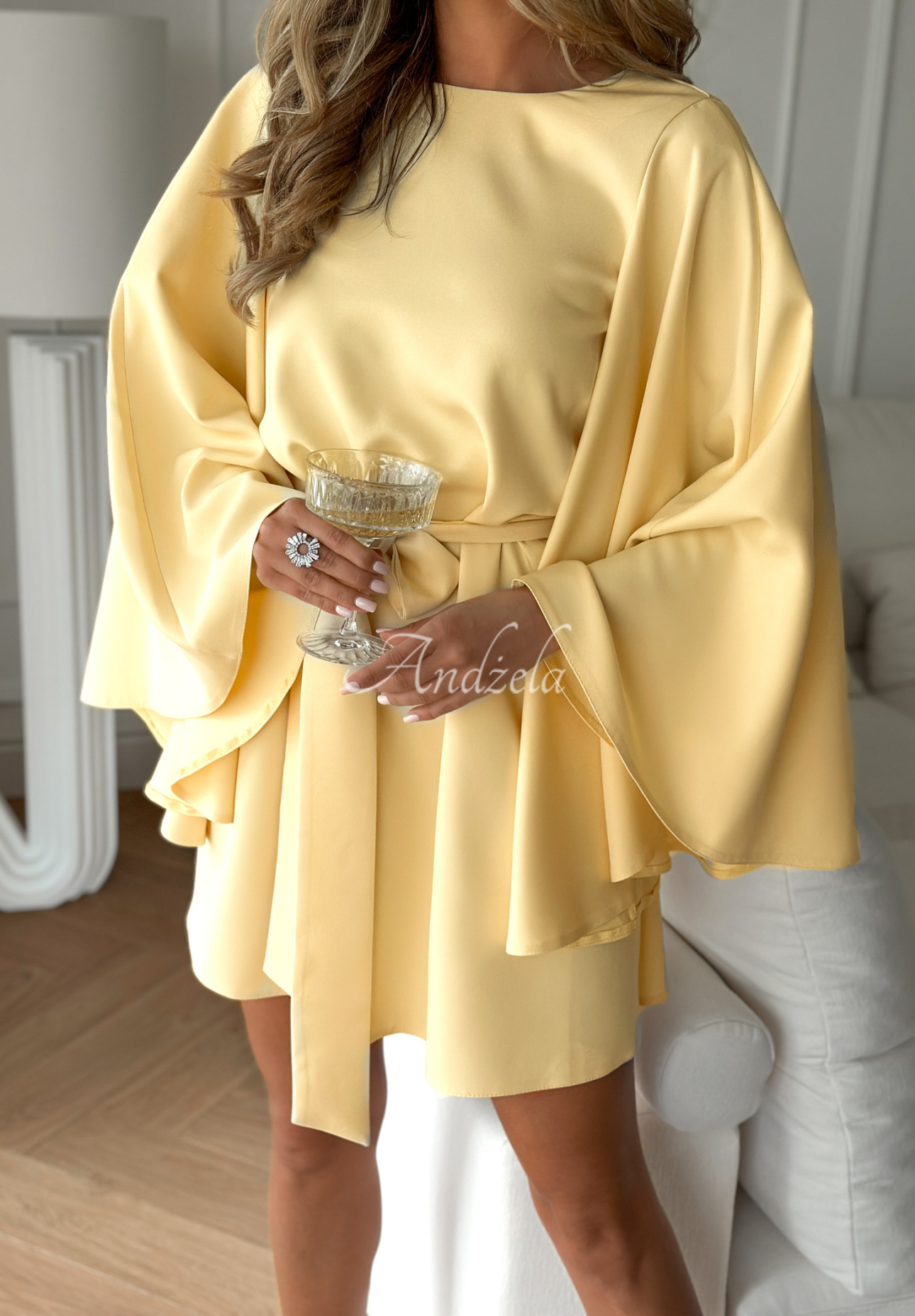 Fledermauskleid in A-Linie mit Gürtel Happiness Magnet Bananengelb