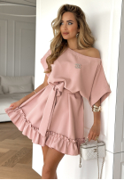 Trapezowa Kleid z falbankami i paskiem Your Solitude Puderrosa