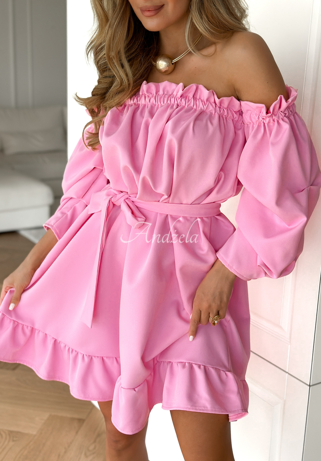 Offshoulder Kleid mit Gürtel More Than That Rosa