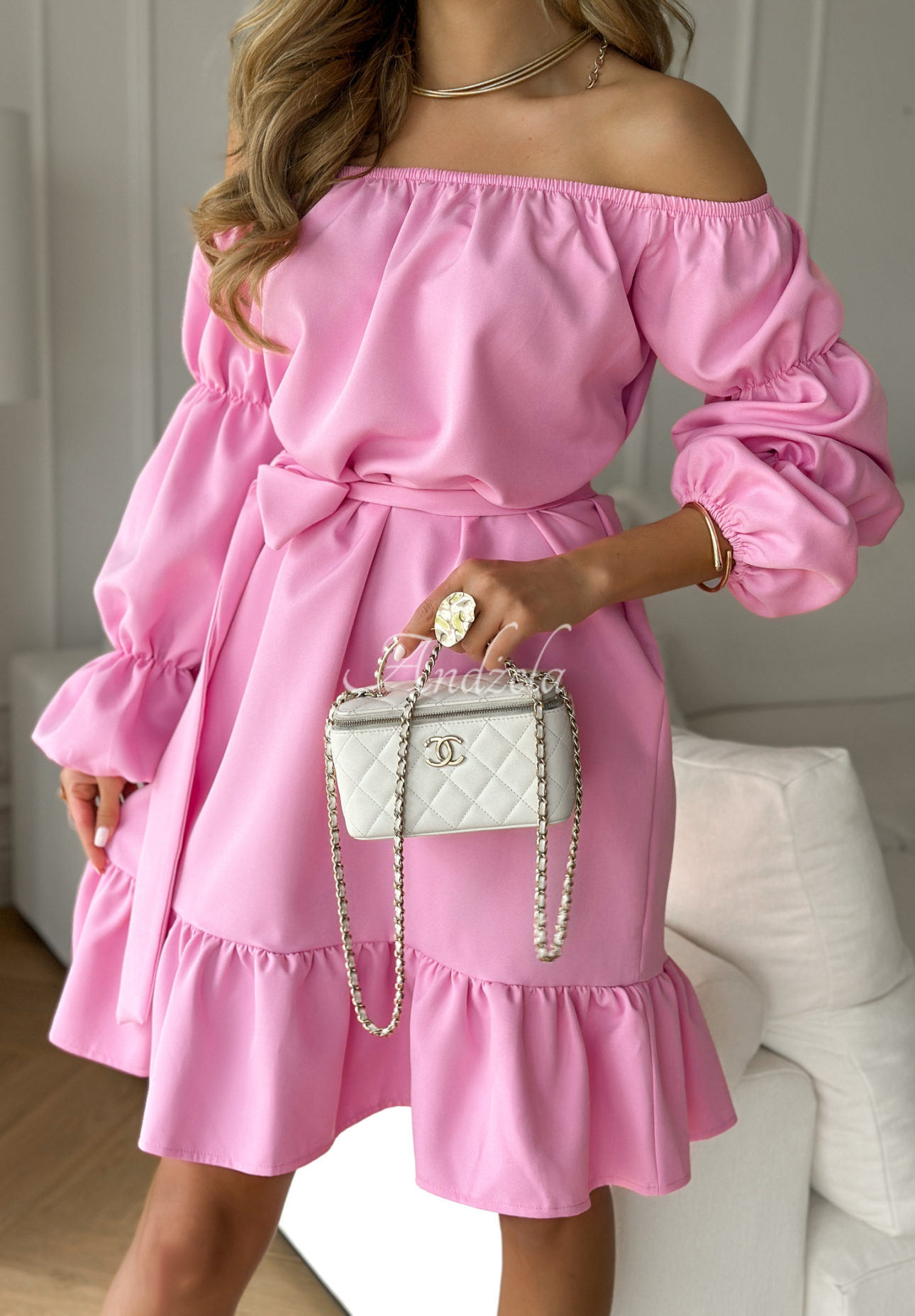 Off-Shoulder-Kleid mit Gürtel To Love Me Rosa