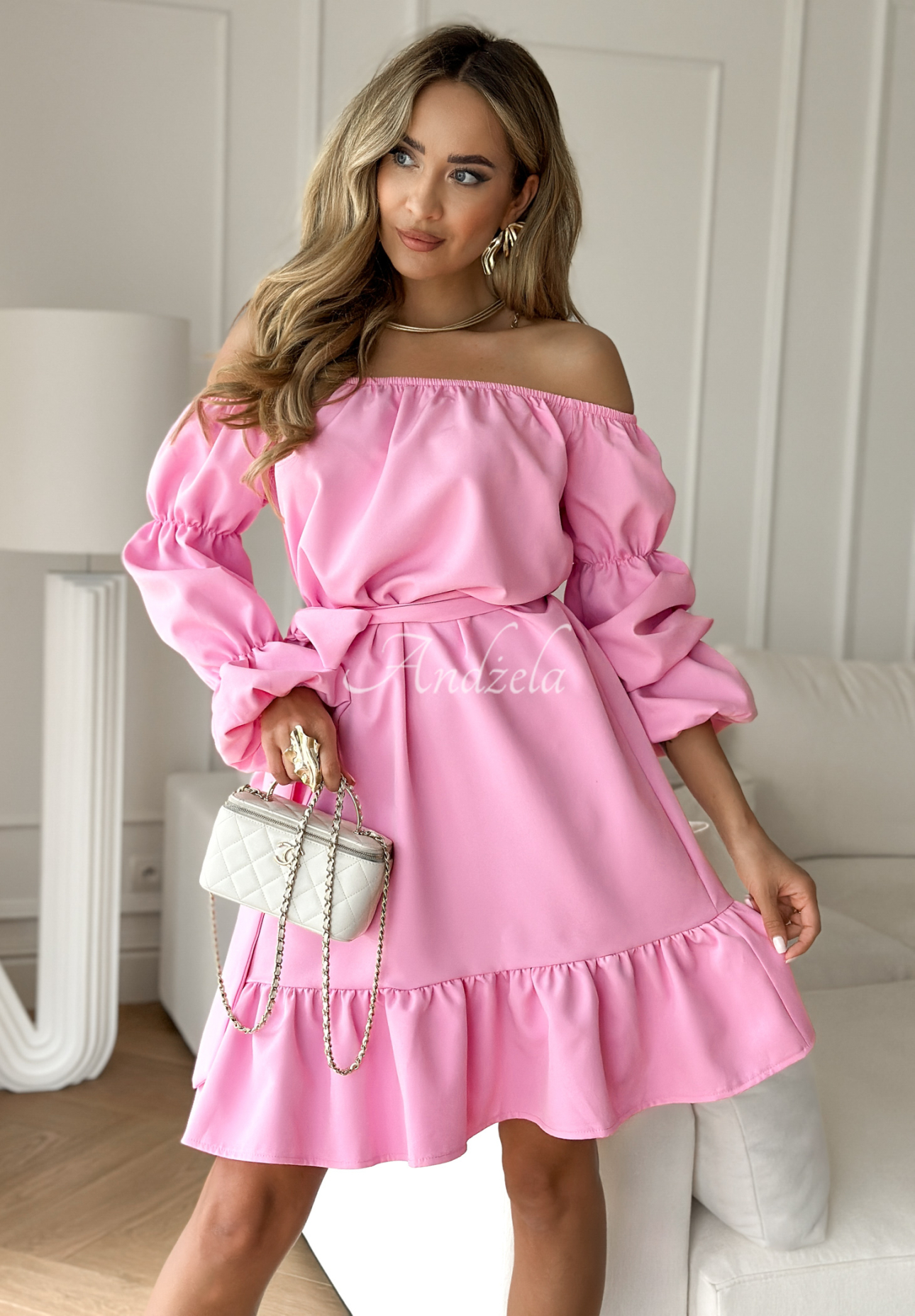 Off-Shoulder-Kleid mit Gürtel To Love Me Rosa