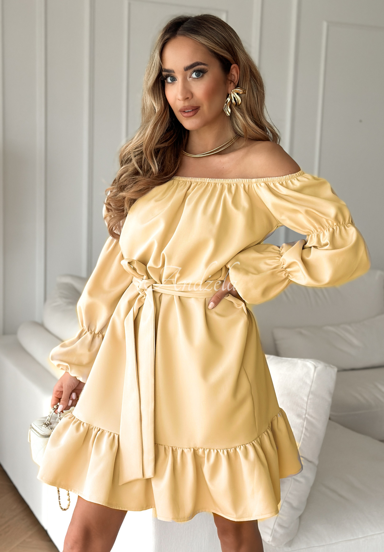 Off-Shoulder-Kleid mit Gürtel To Love Me Bananengelb