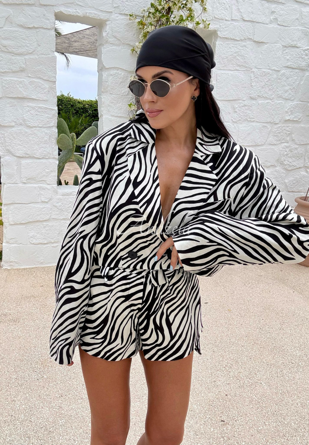 Linen zebra jacket and shorts set La Milla Beautiful Love Story white and black