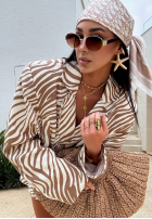 Komplet marynarka i krótkie spodenki w zebrę La Milla Beautiful Love Story biało-beżowy