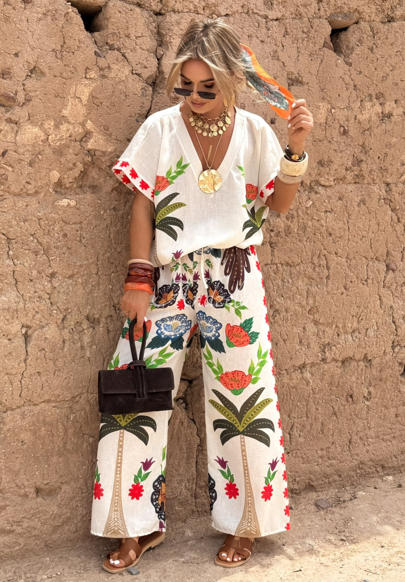 Set Bluse und Hose wide leg mit Mustern Flowers & Palms hellbeige