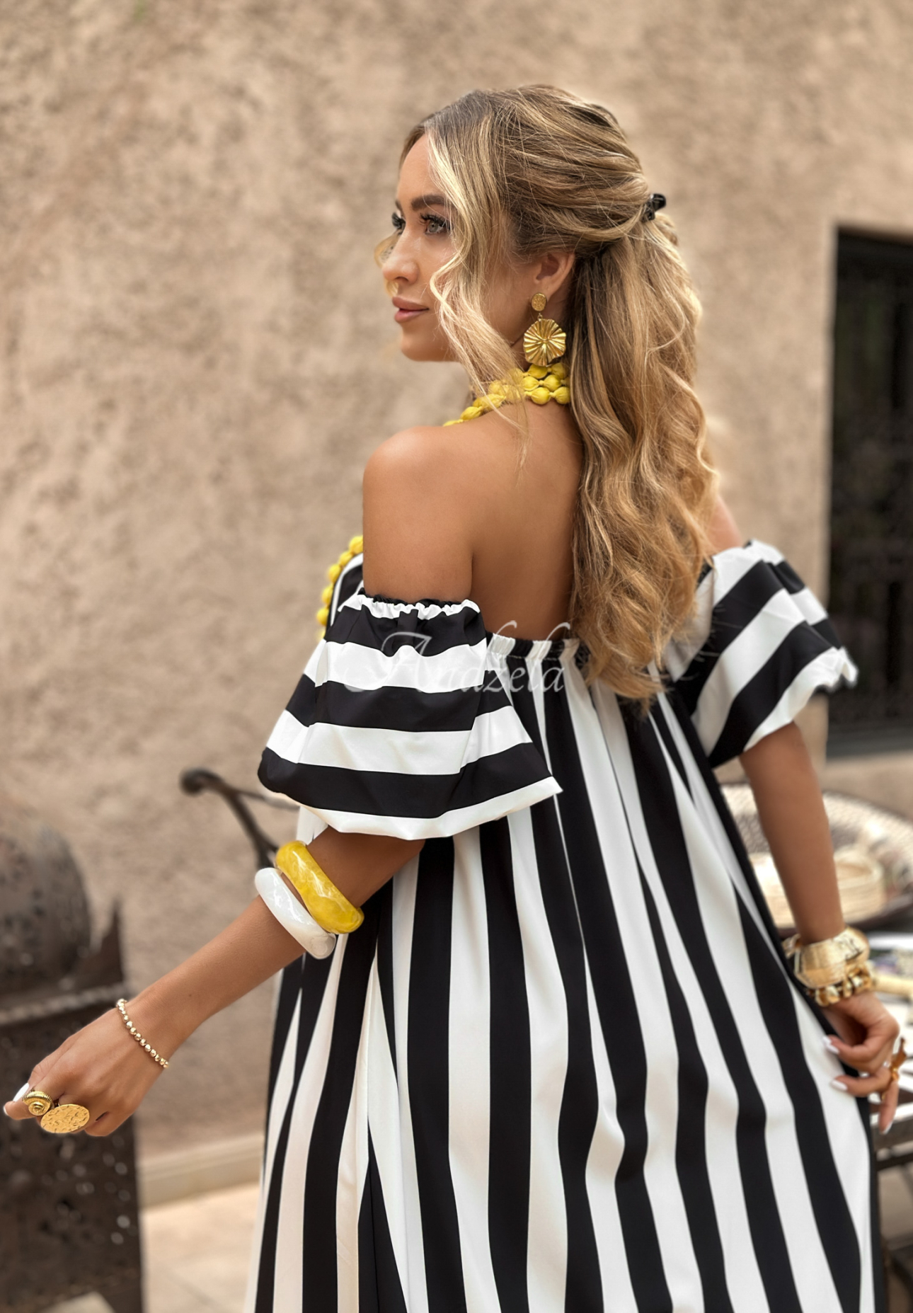 Gestreiftes Off-Shoulder-Kleid Gloria weiß-Schwarz