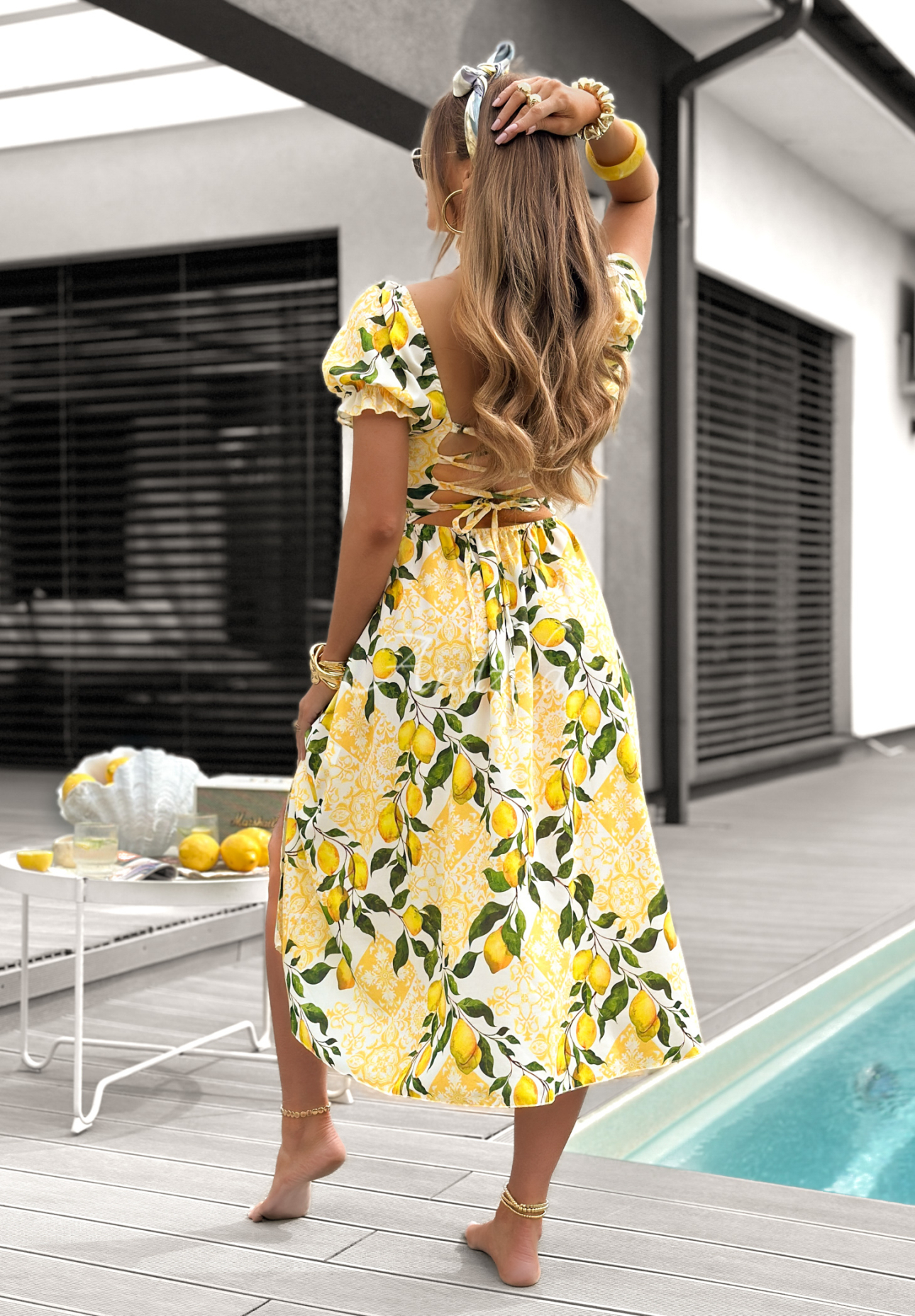 Zitronenfarbenes Kleid mit Puffärmeln Lemon Taste Weiß