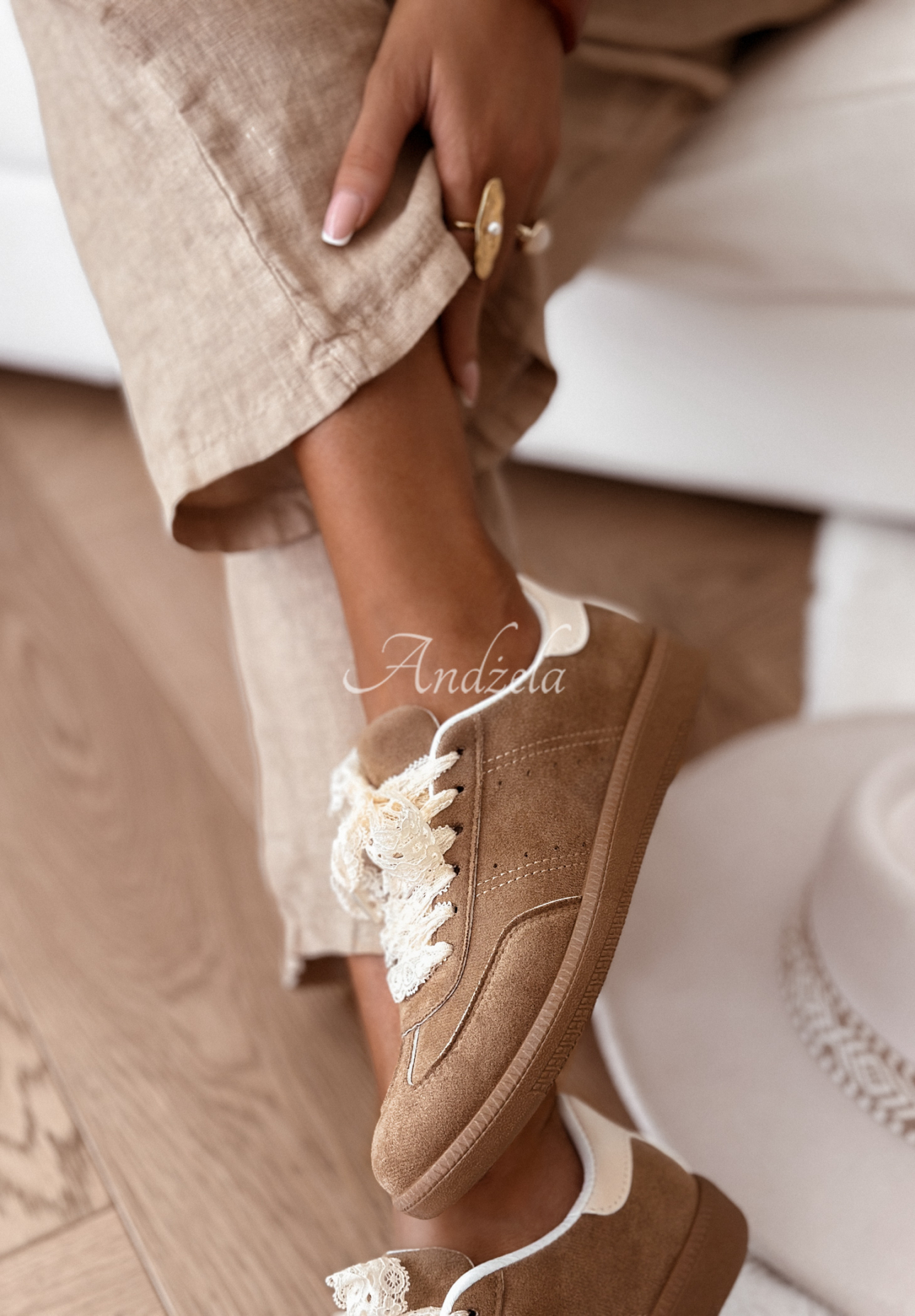 Wildleder Turnschuhe mit Schleife Sweet &amp; Pearly Mokkafarben