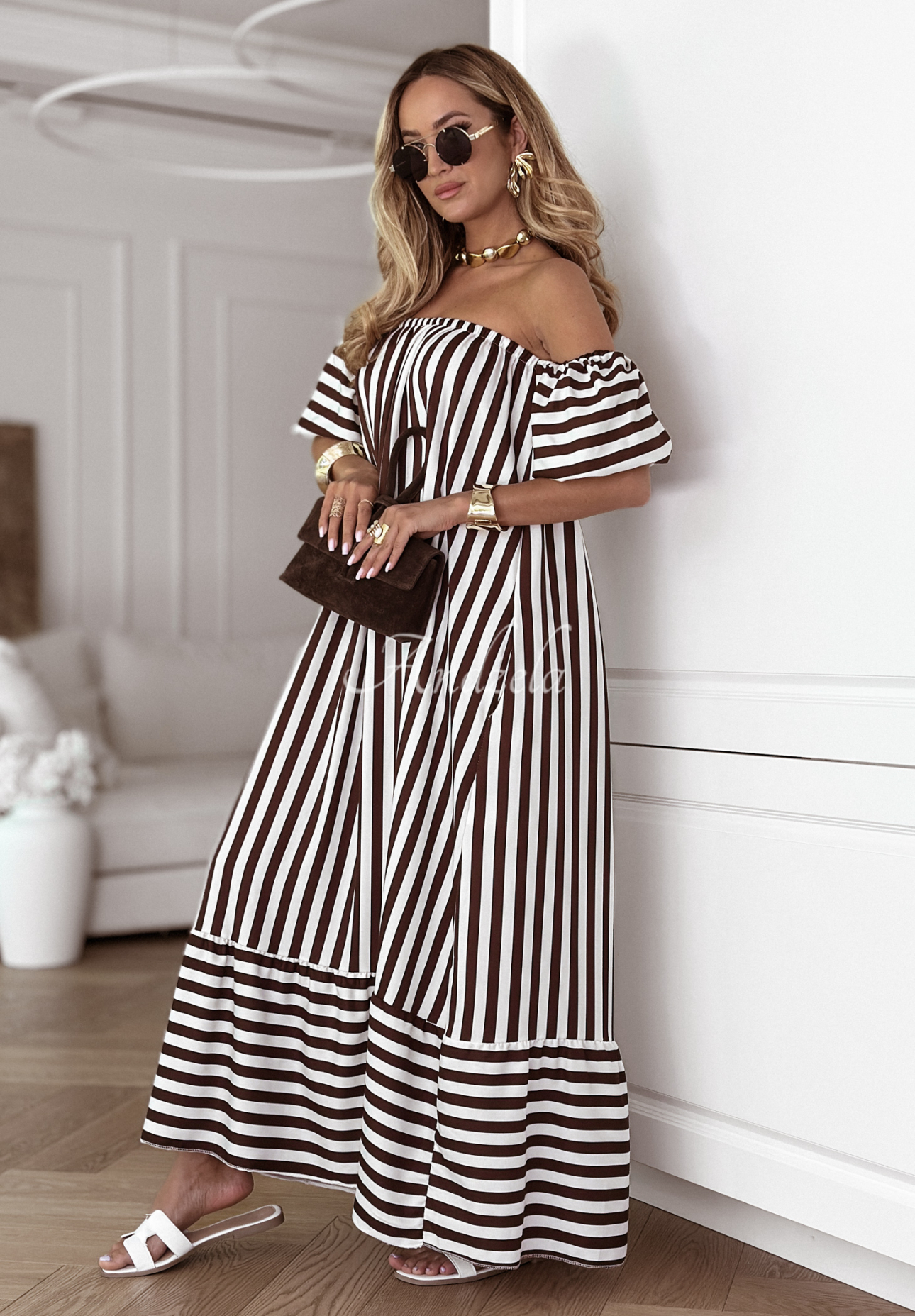 Gestreiftes Off-Shoulder-Kleid aus Viskose Buena Vista weiß-schokolade