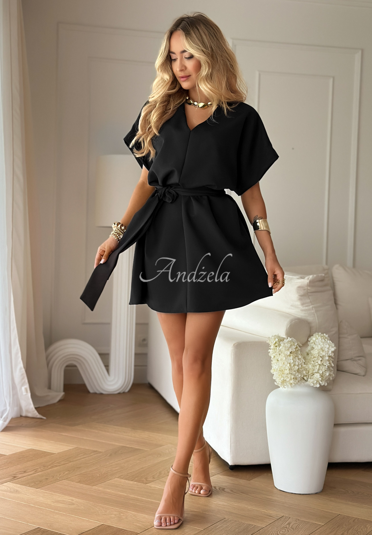 Kleid mit Gürtel They All Know Schwarz