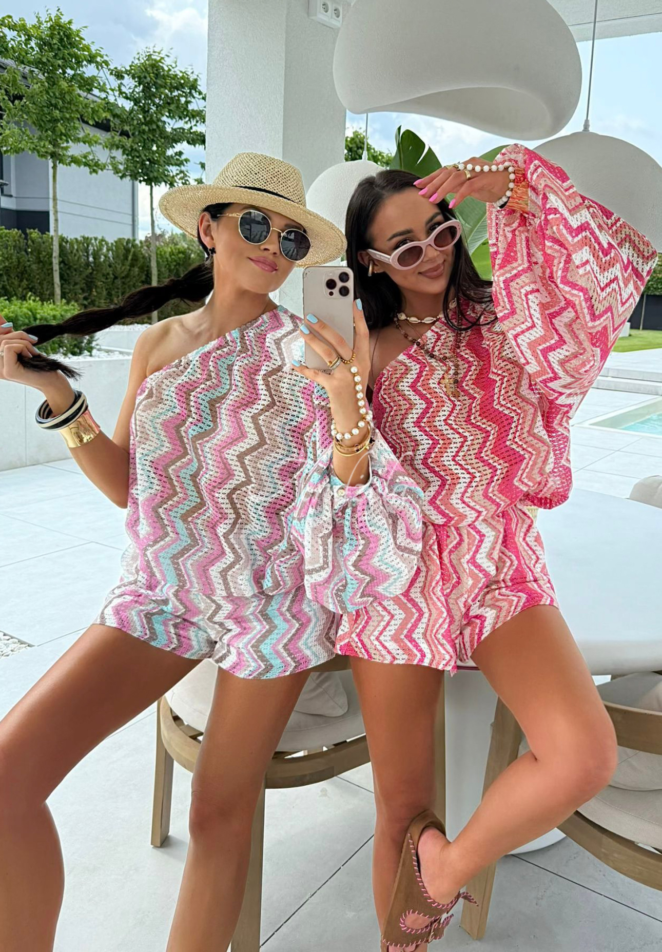 Set aus asymmetrischer Bluse und Shorts mit Lochstickerei La Milla Welcome Back Weiß-Rosa