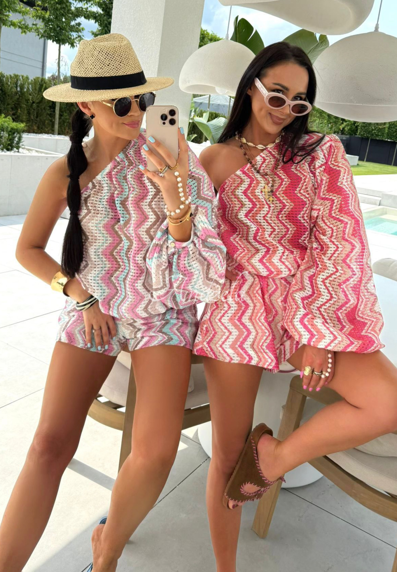Set aus asymmetrischer Bluse und Shorts mit Lochstickerei La Milla Welcome Back Weiß-Rosa
