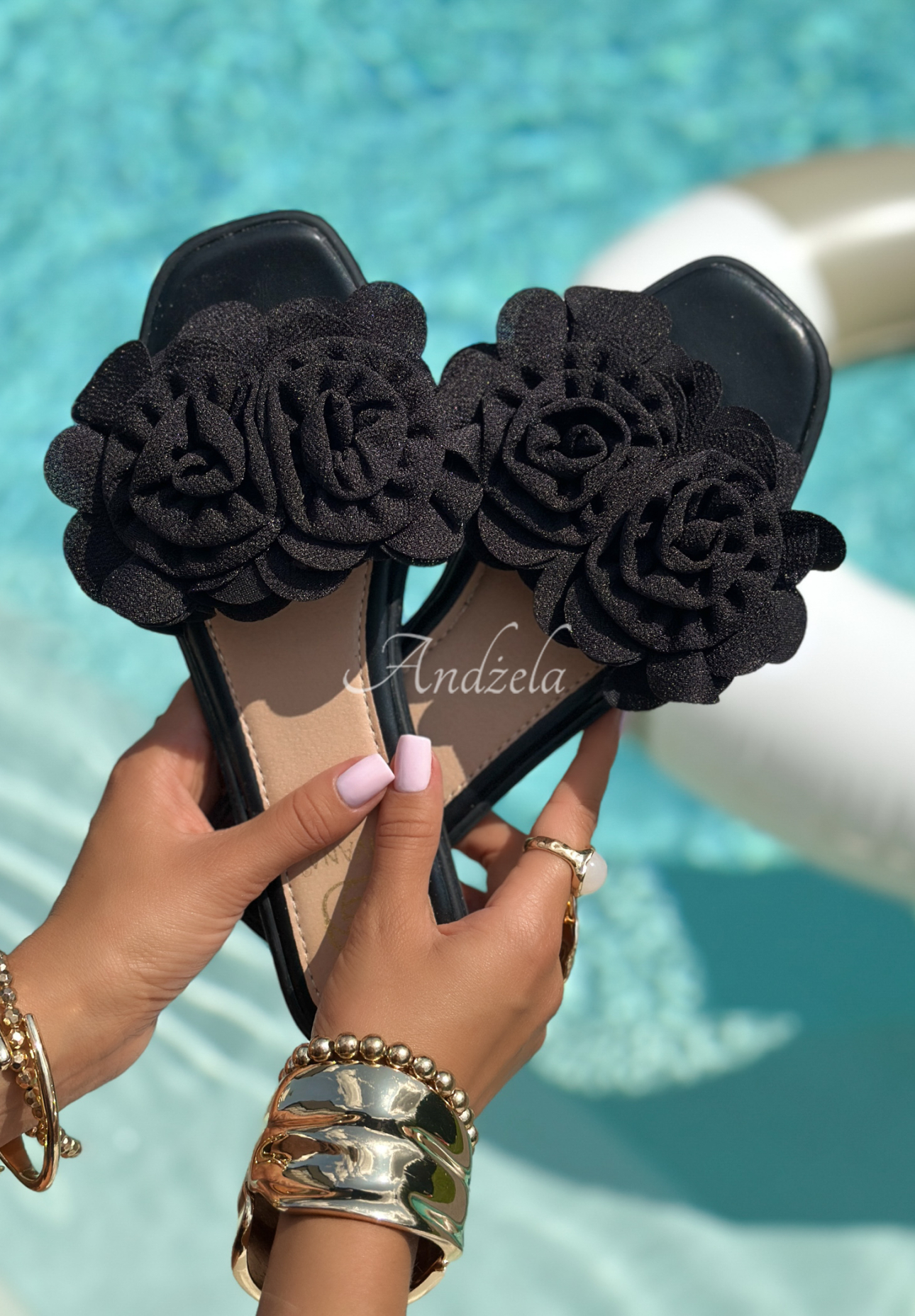 Pantoletten mit dekorativen Blumen Flowery Steps Schwarz