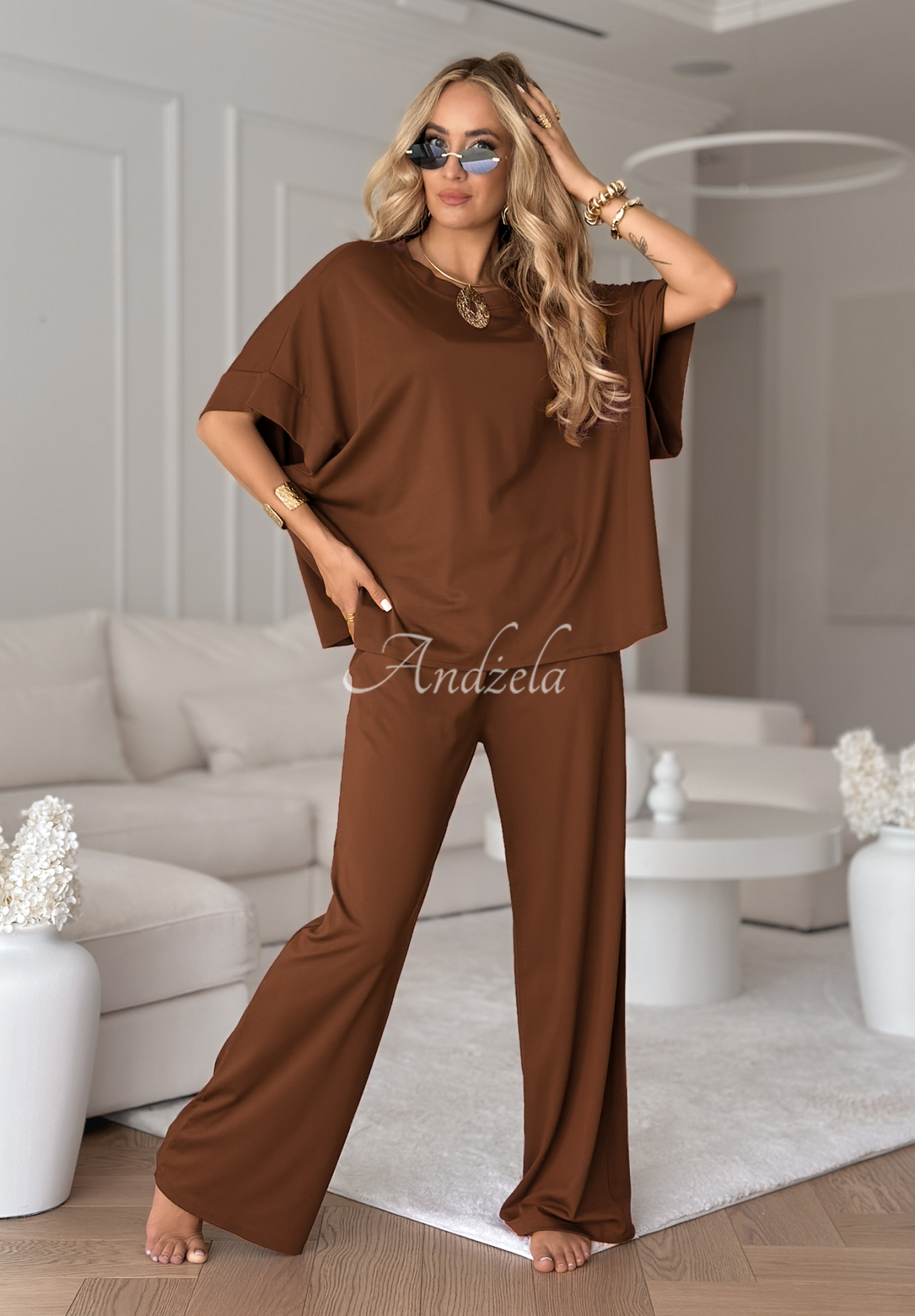Set aus Viskose T-Shirt oversize und Hose Two Halves Schokoladenbraun
