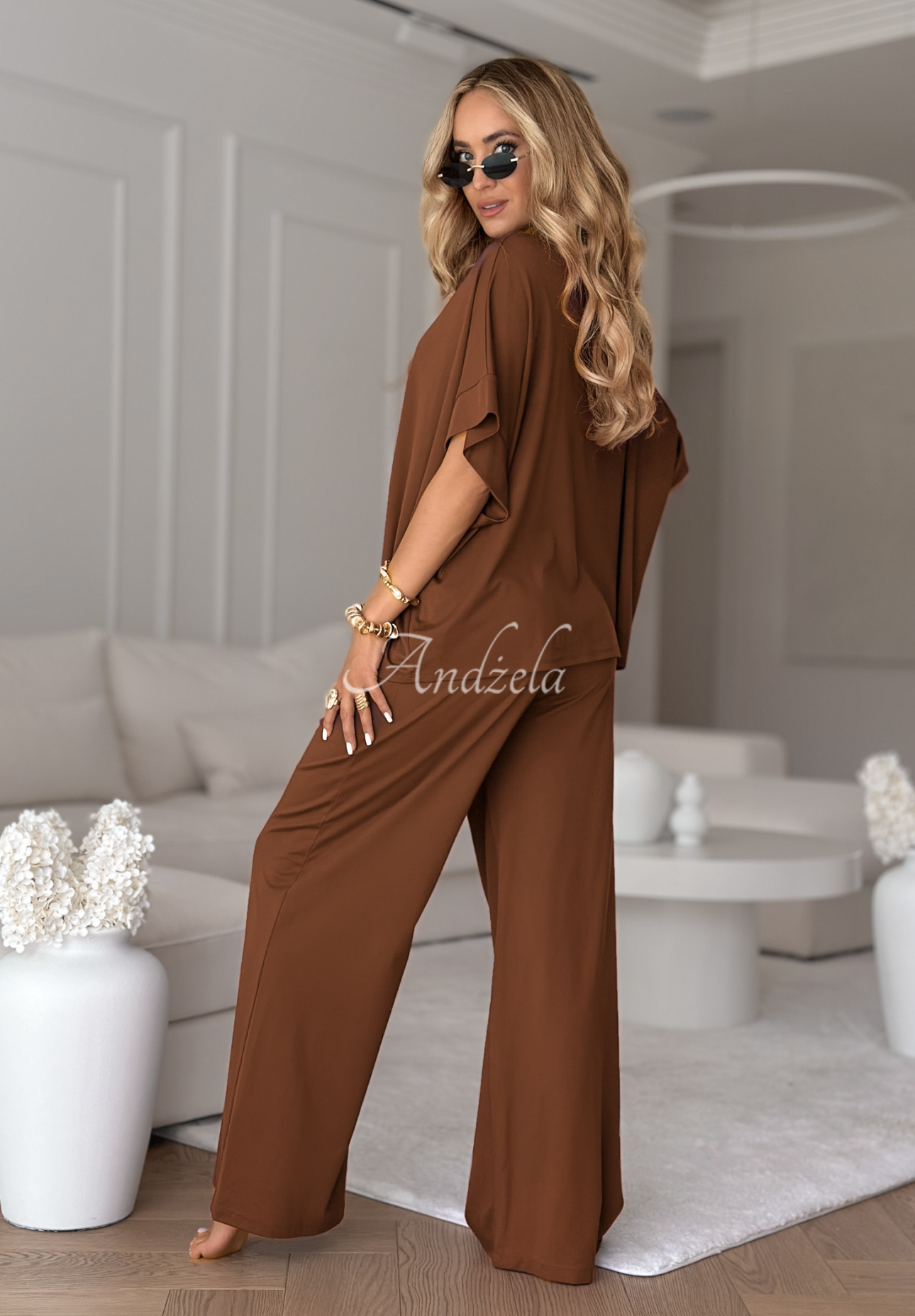 Set aus Viskose T-Shirt oversize und Hose Two Halves Schokoladenbraun
