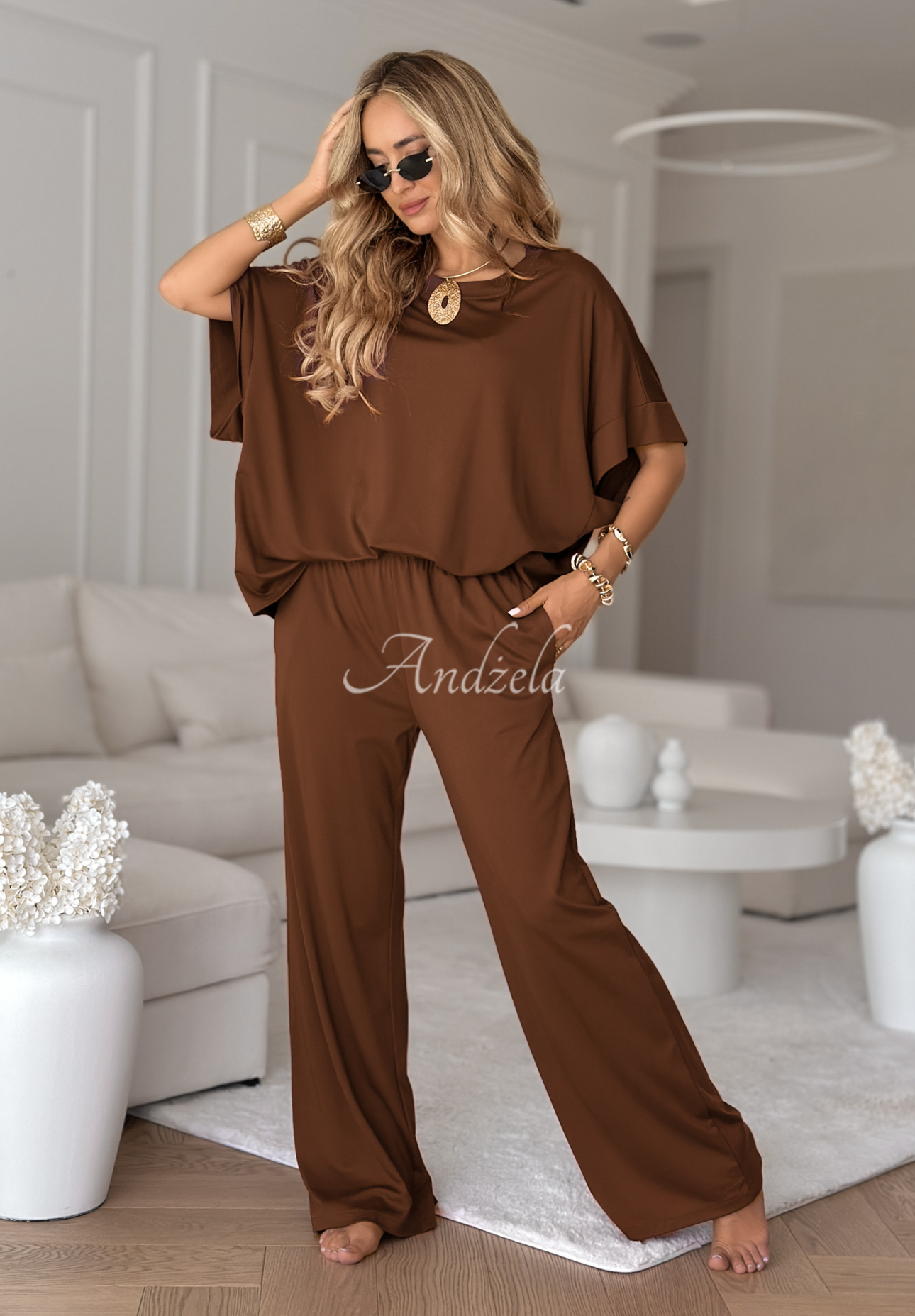 Set aus Viskose T-Shirt oversize und Hose Two Halves Schokoladenbraun